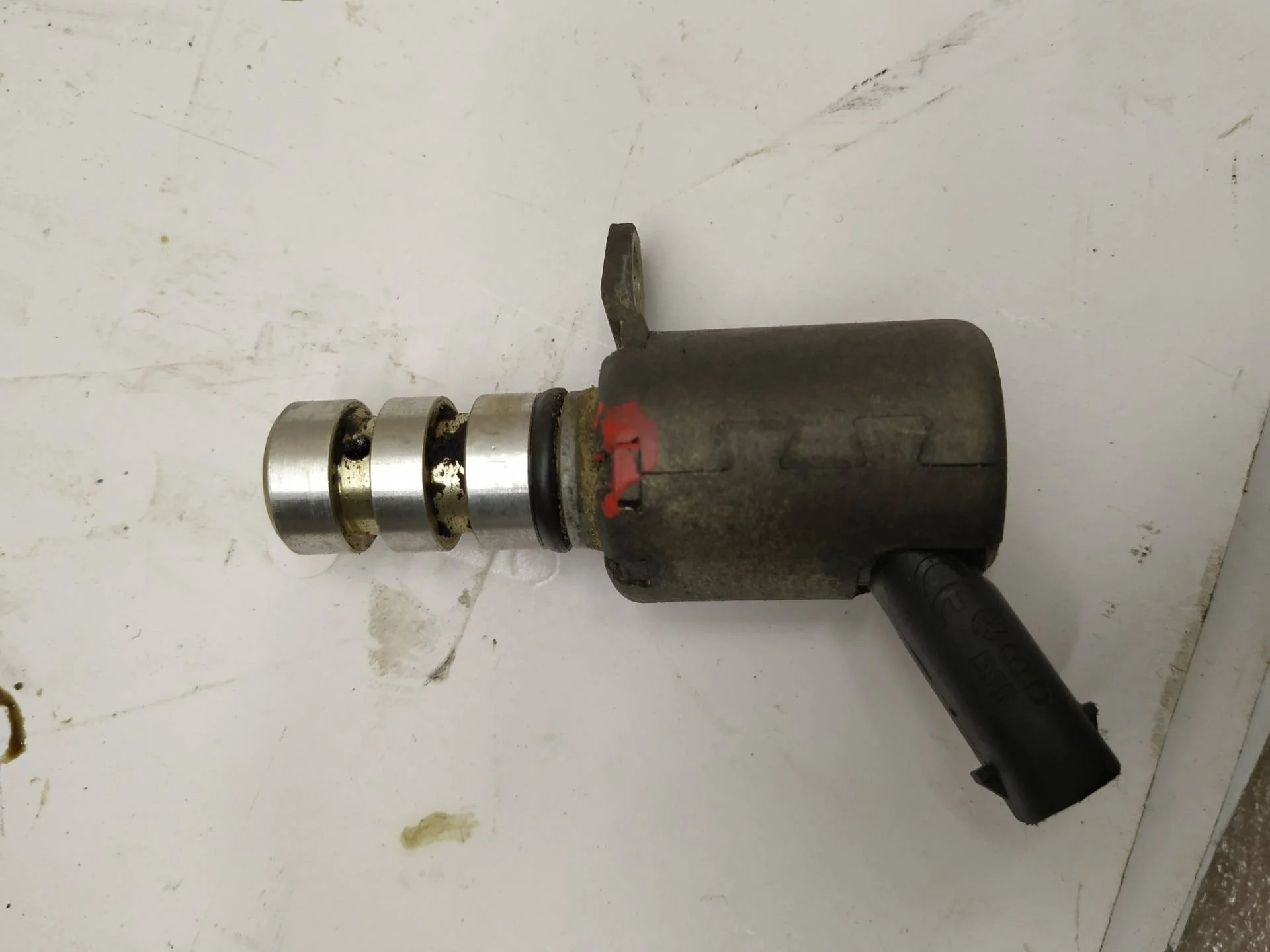 Клапан регулировки давления масла Volkswagen Touareg 2 7P6 2011