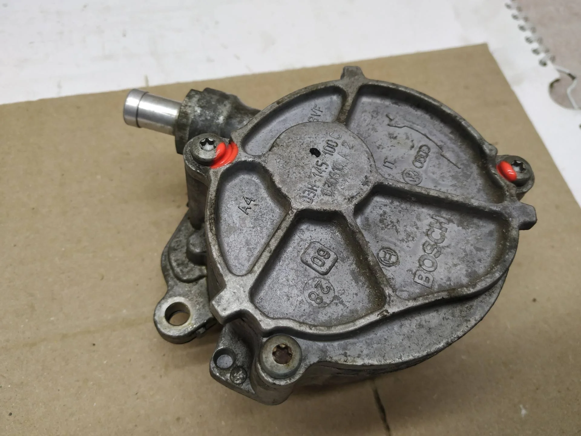 вакуумный насос Volkswagen Touareg 2 7P6 2011