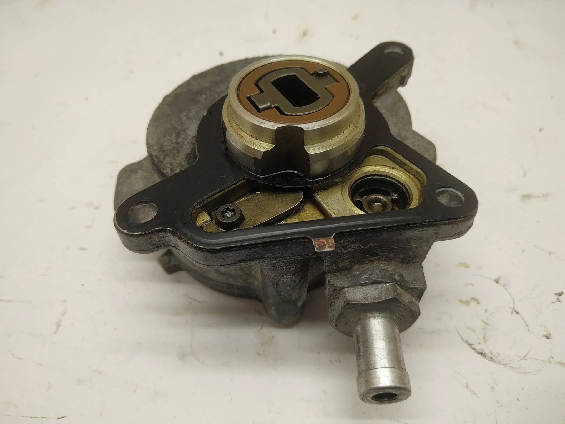 вакуумный насос Volkswagen Touareg 2 7P6 2011