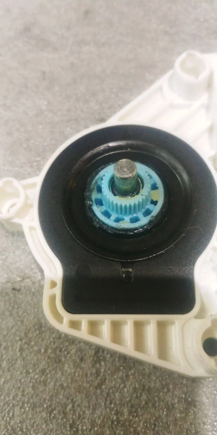 Моторчик стеклоподъемника двери Volkswagen Touareg 2 7P6 2011