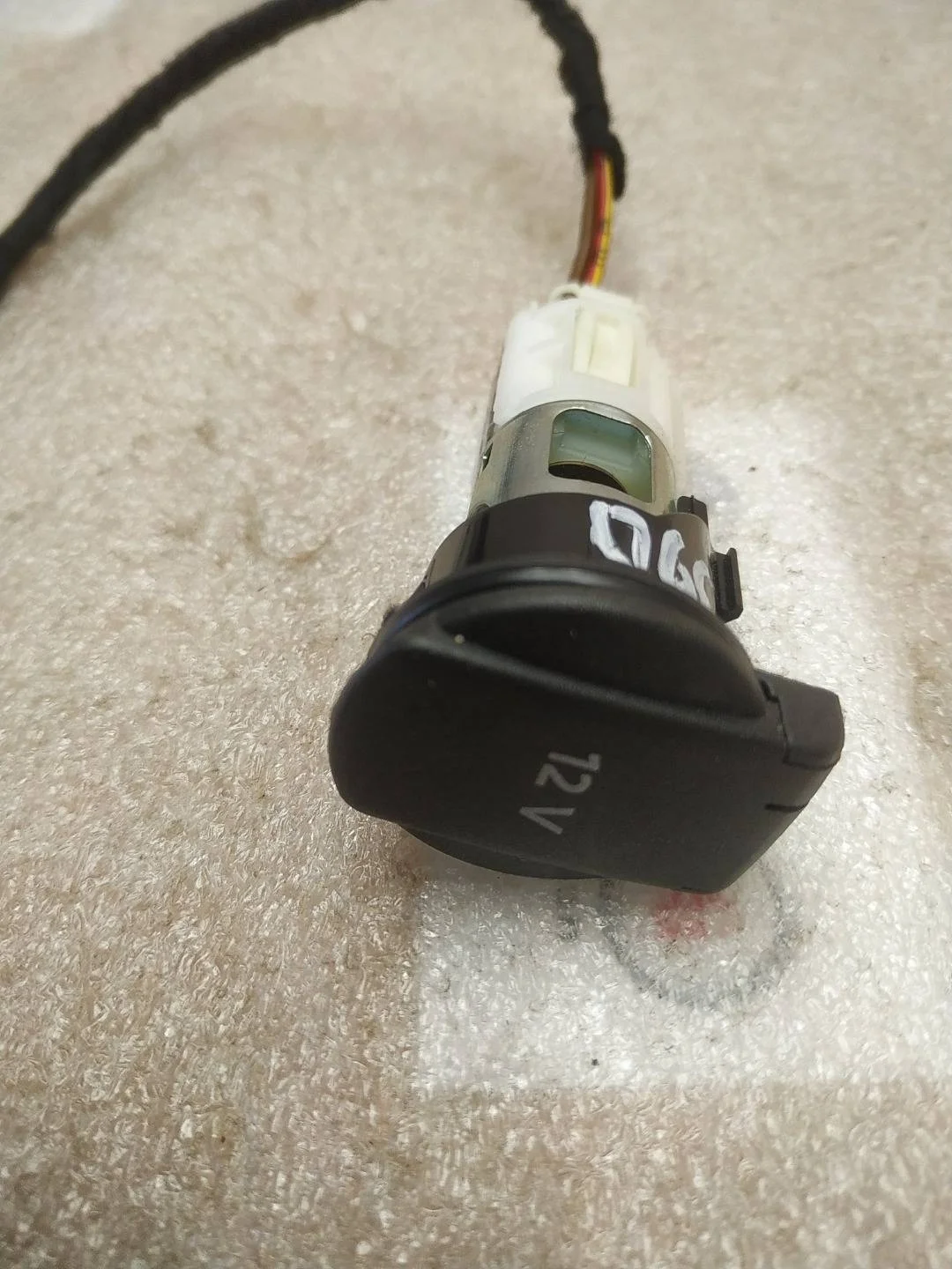 прикуриватель Volkswagen Touareg 2 7P6 2013