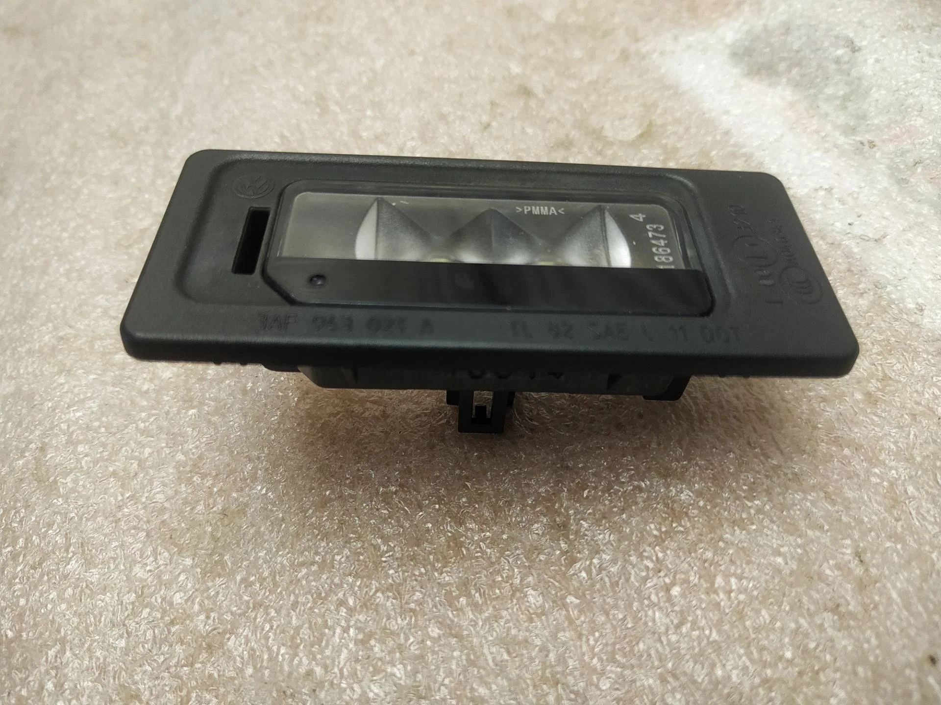 подсветка номера Volkswagen Touareg 2 7P6 2014