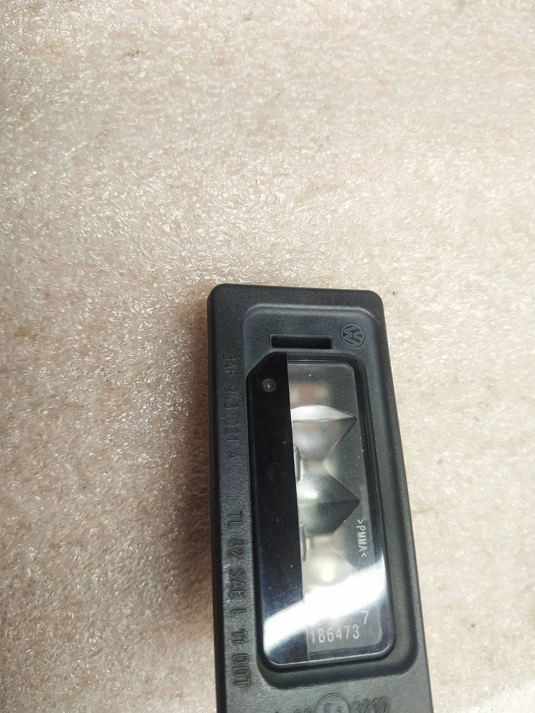 подсветка номера Volkswagen Touareg 2 7P6 2014