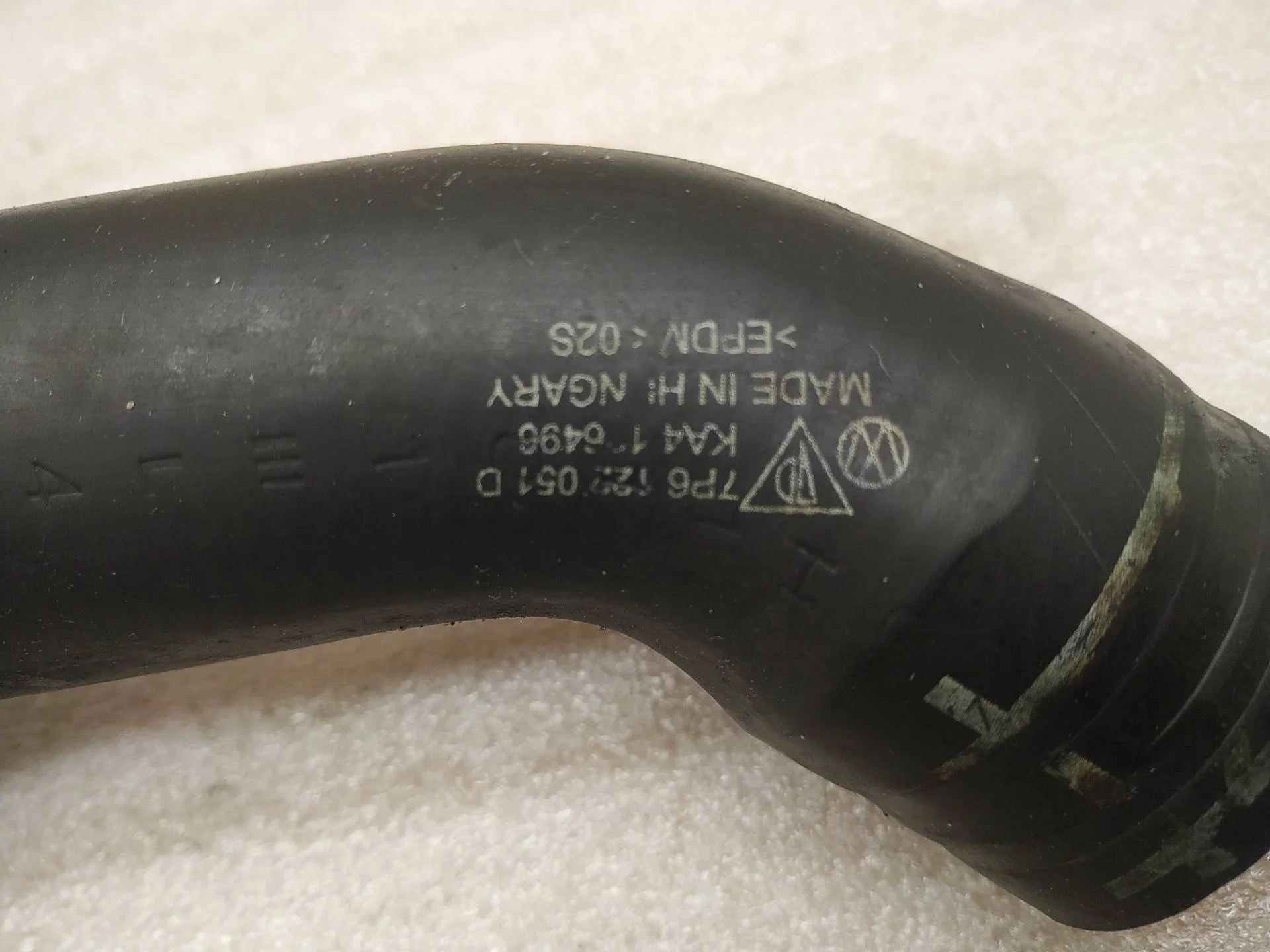 патрубок охлаждения Volkswagen Touareg 2 7P6 2011