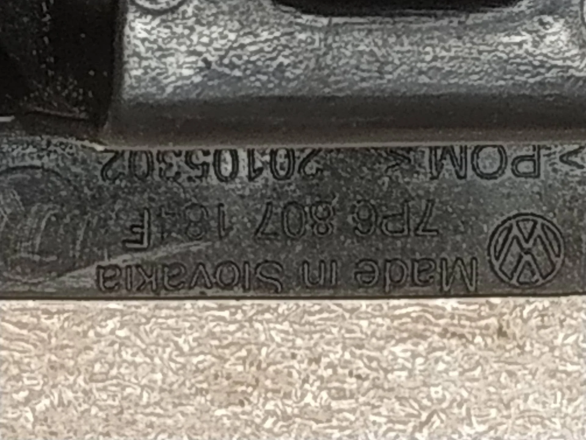 крепление переднего бампера правое Volkswagen Touareg 2 7P6 2012