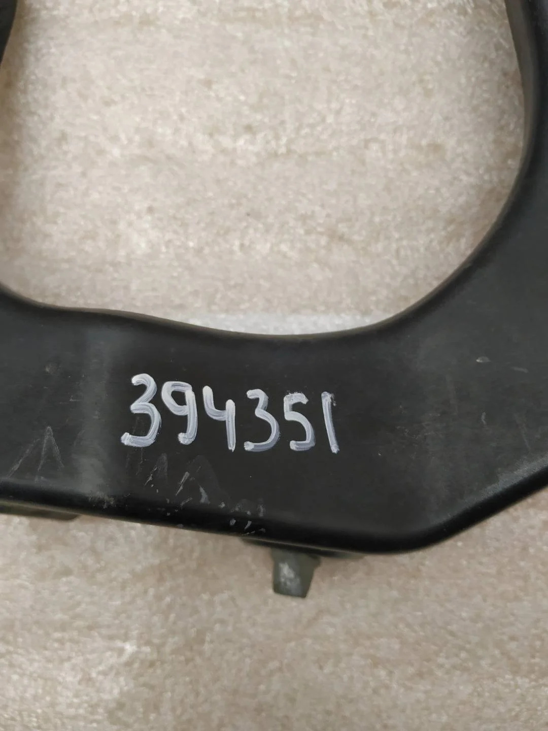 крепление фары (кронштейн фары) левой Volkswagen Touareg 2 7P6 2012