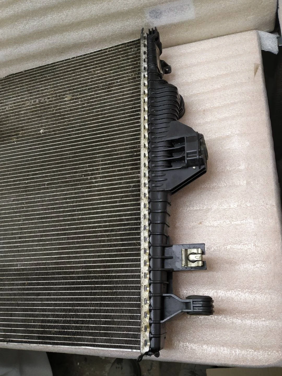 радиатор основной Volkswagen Touareg 2 7P6 2011