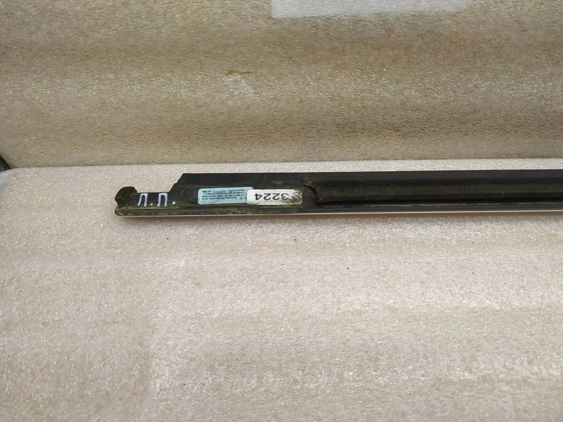 молдинг двери передней правой Volkswagen Touareg 2 7P6 2011