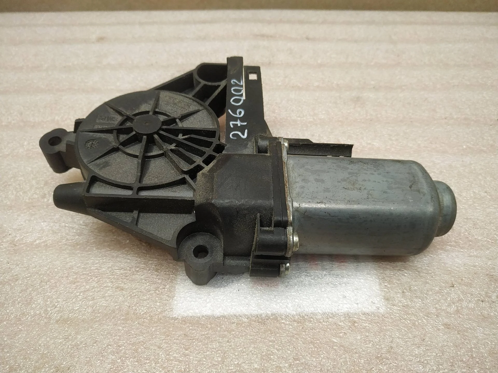 Моторчик стеклоподъемника двери Volkswagen Caddy