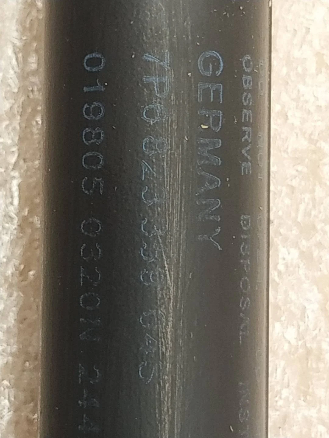 амортизатор капота Volkswagen Touareg 2 7P6 2012