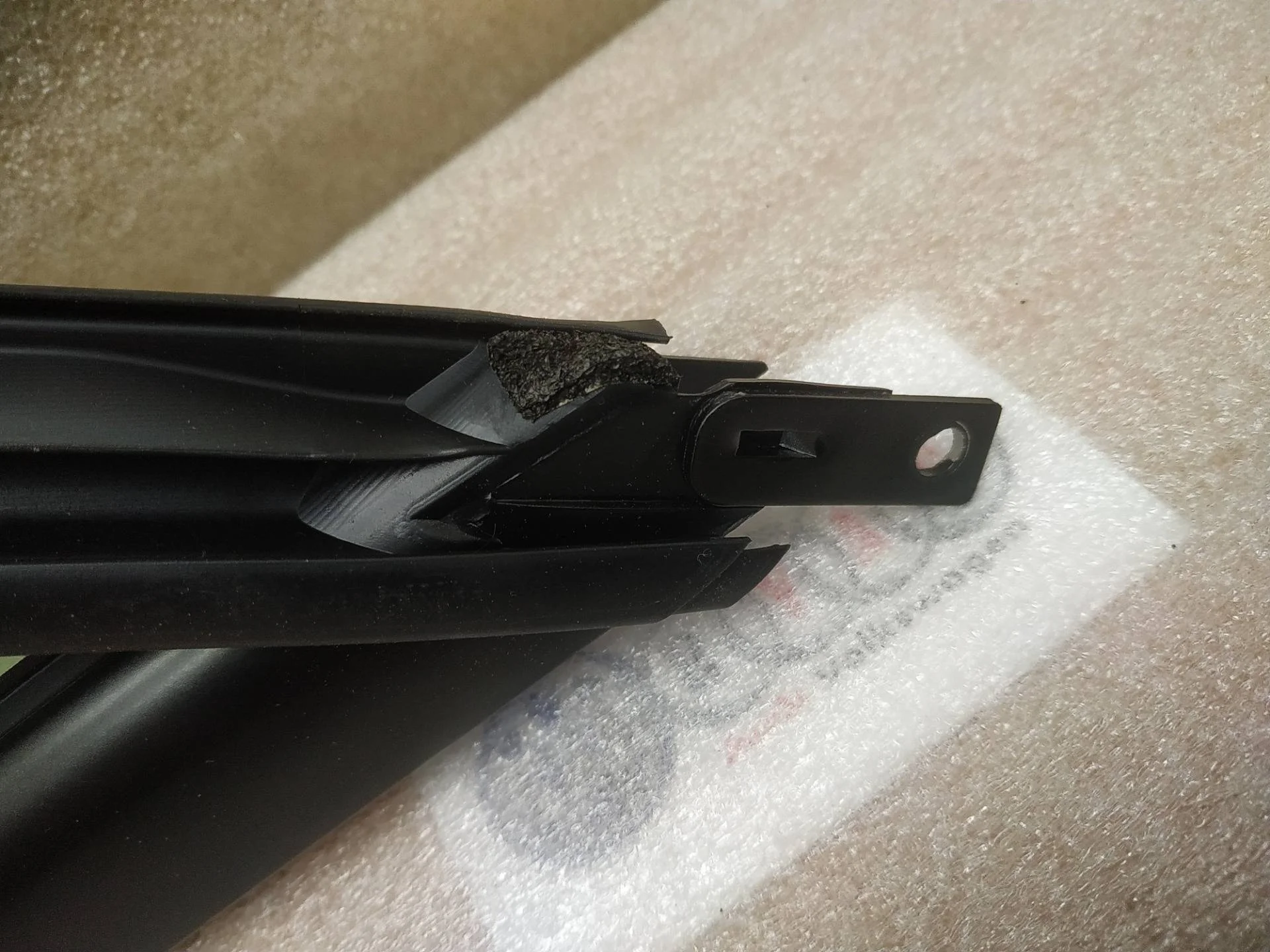 стекло двери передней правой Volkswagen Touareg 2 7P6 2011