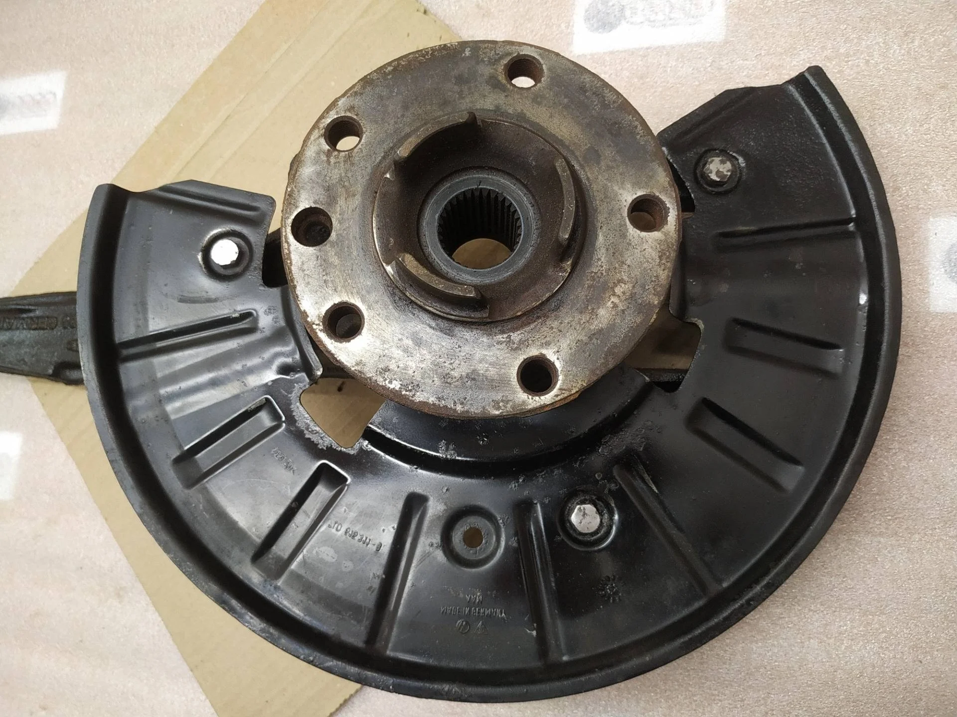 кулак передний правый Volkswagen Touareg 2 7P6 2012