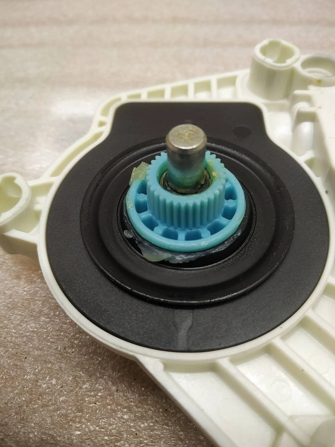 Моторчик стеклоподъемника двери Volkswagen Touareg 2 7P6 2011