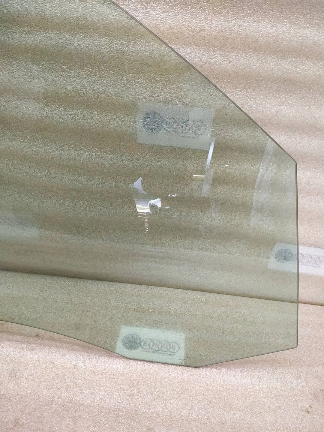 стекло двери передней правой Volkswagen Tiguan  2011