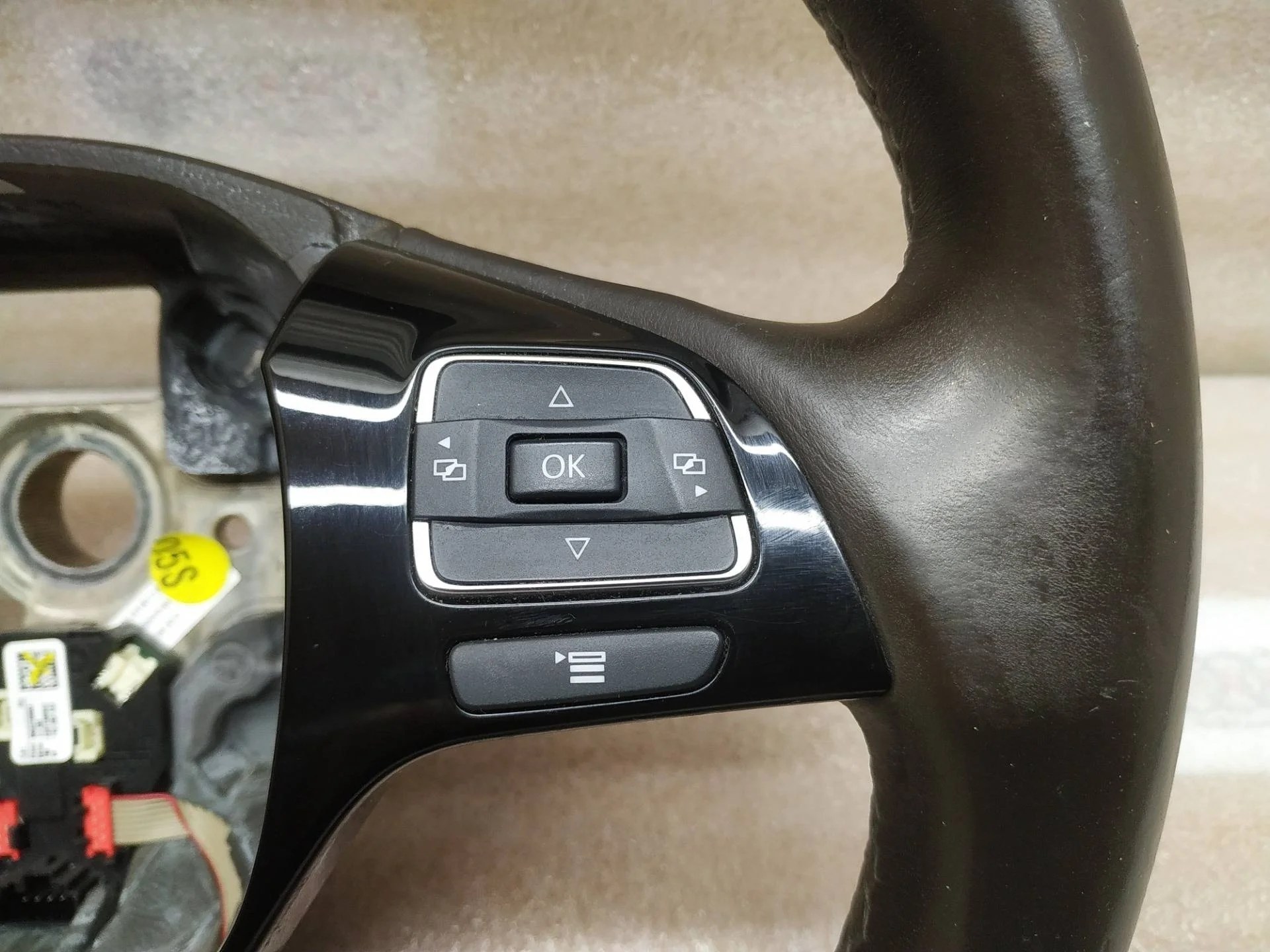 руль Volkswagen Touareg 2 7P6 2012