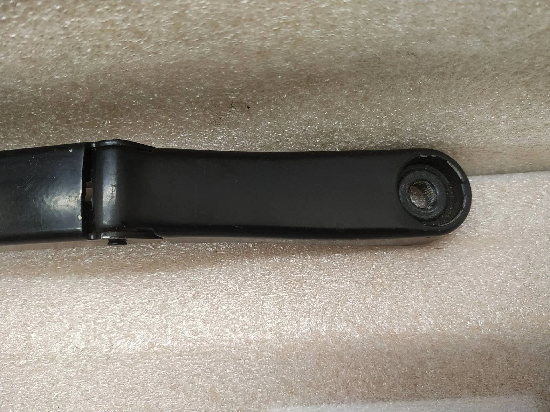 поводок стеклоочистителя левый Volkswagen Touareg 2 7P6 2011