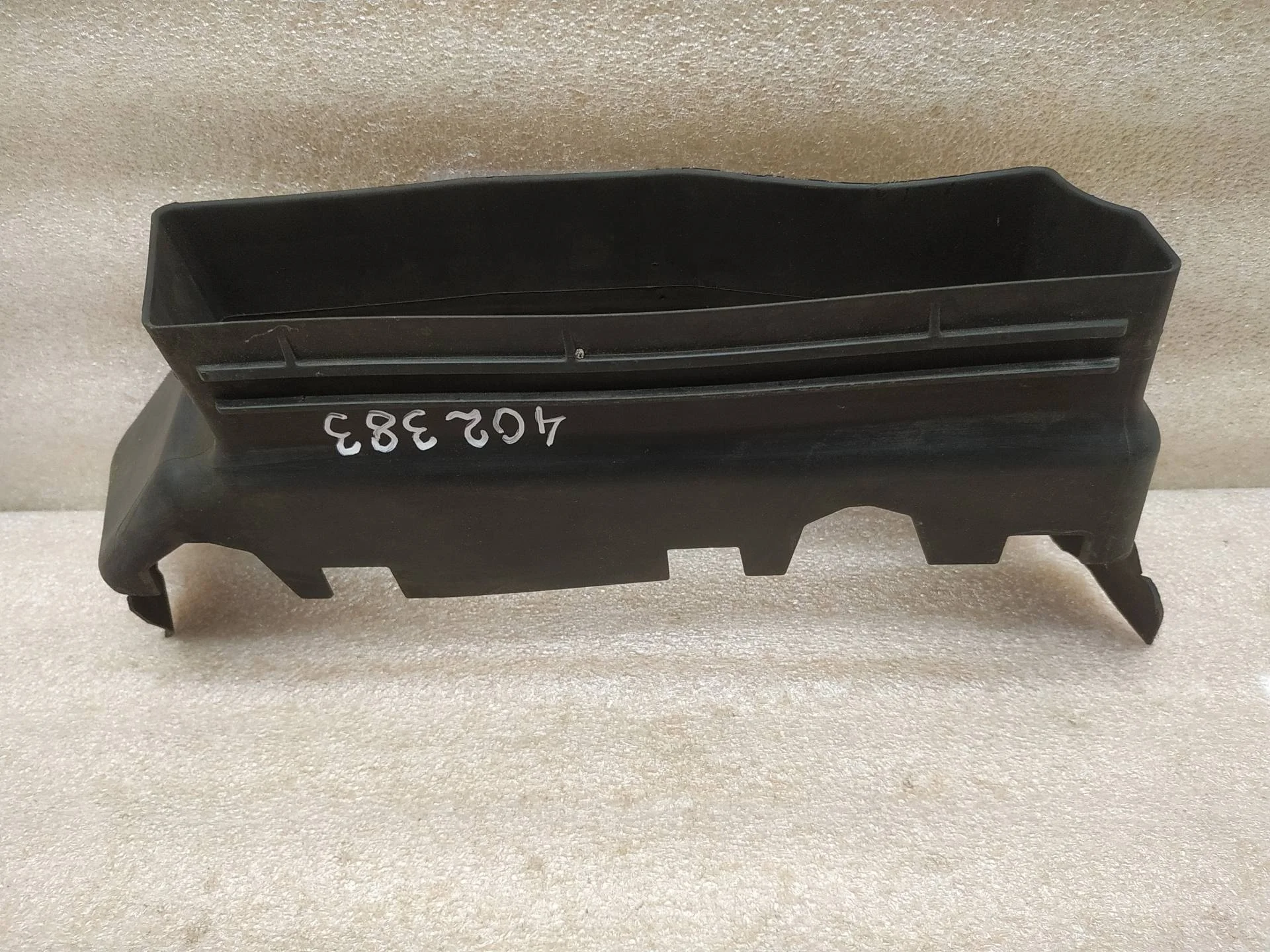 воздухозаборник Volkswagen Touareg 2 7P6 2011