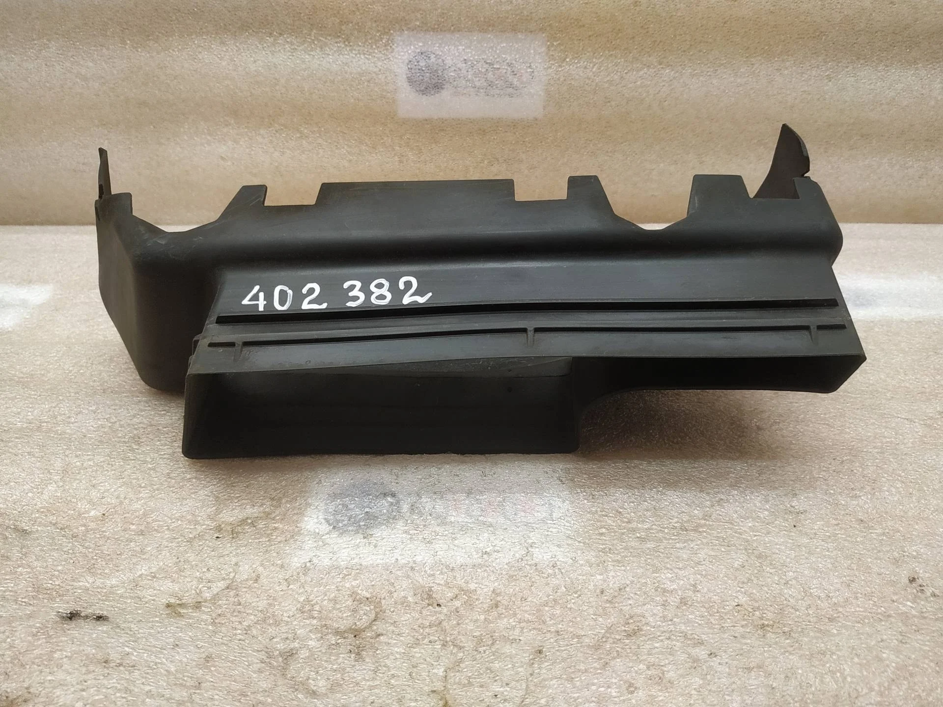 воздухозаборник Volkswagen Touareg 2 7P6 2011