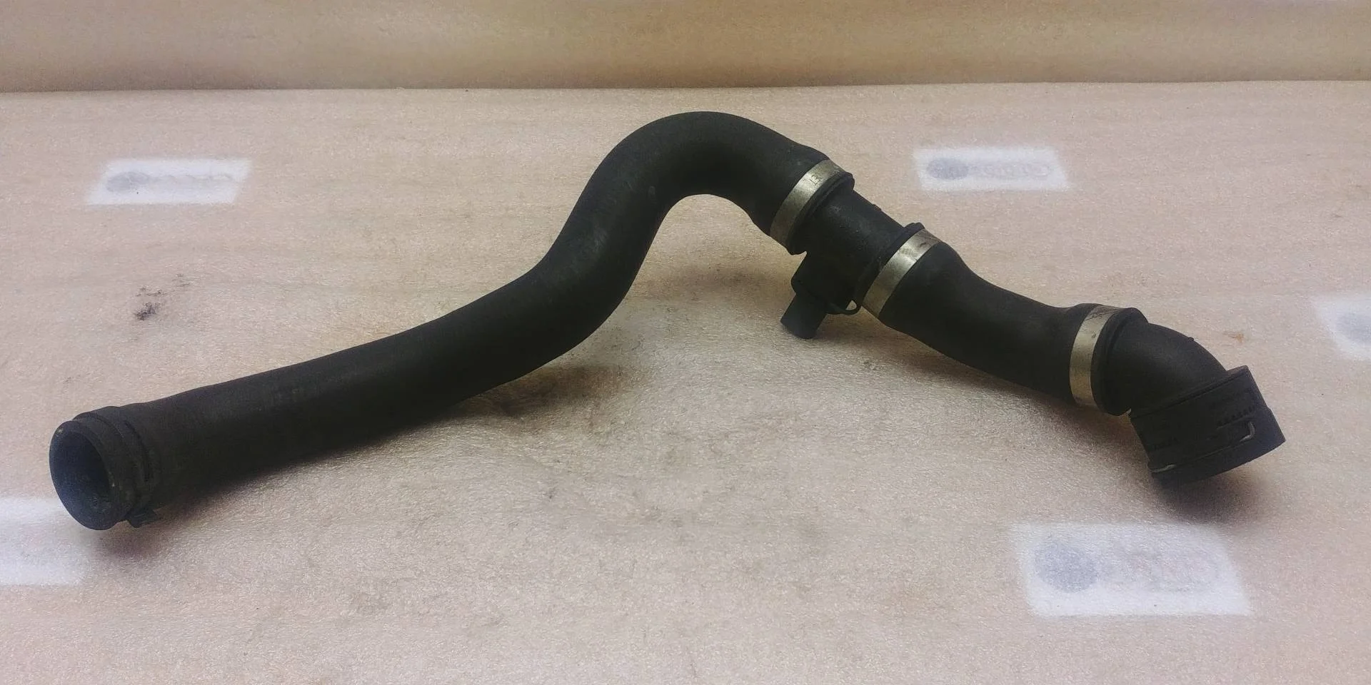 патрубок охлаждения Volkswagen Touareg 2 7P6 2012