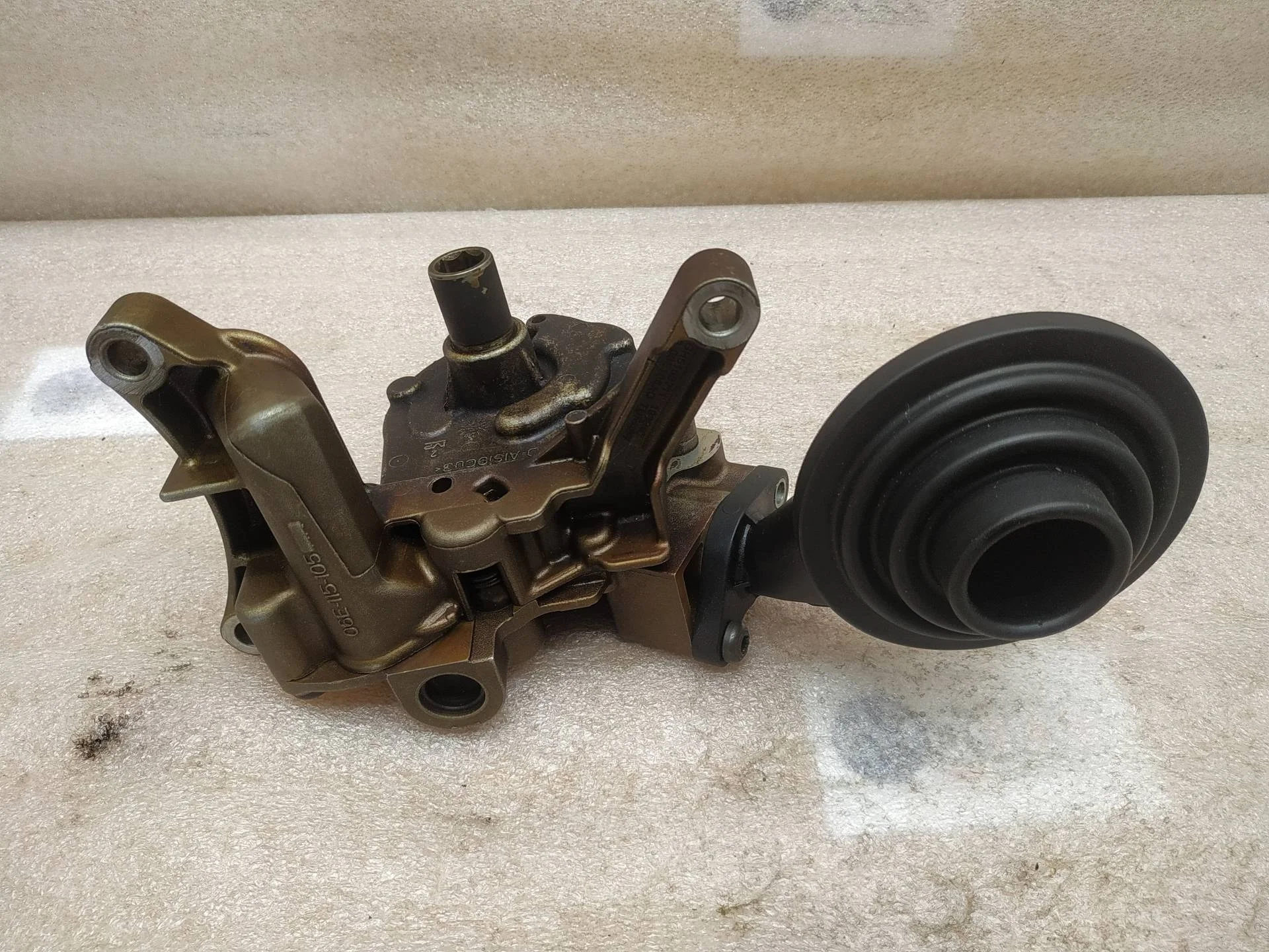 масляный насос Volkswagen Touareg 2 7P6 2011