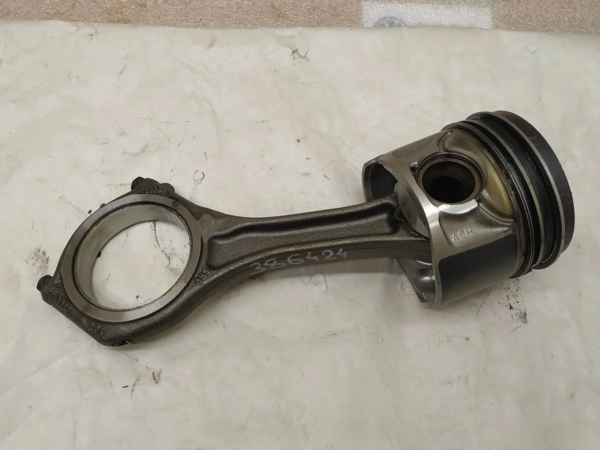 поршень Volkswagen Touareg 2 7P6 2013