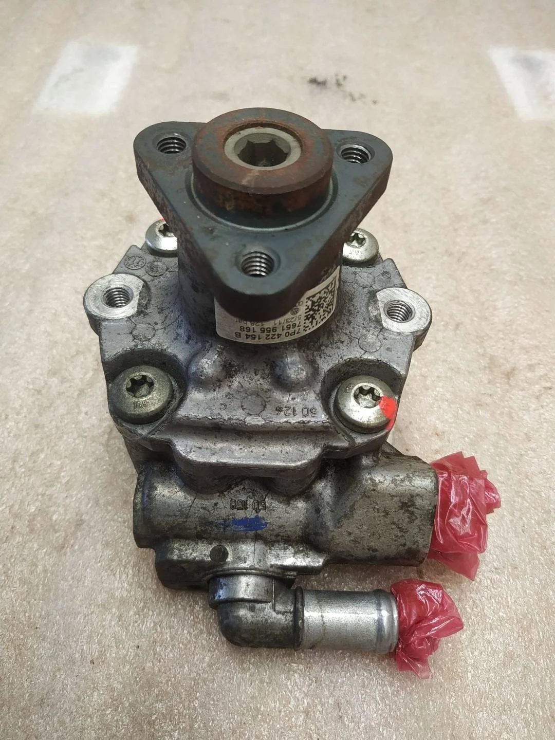 насос гидроусилителя руля Volkswagen Touareg 2 7P6 2011