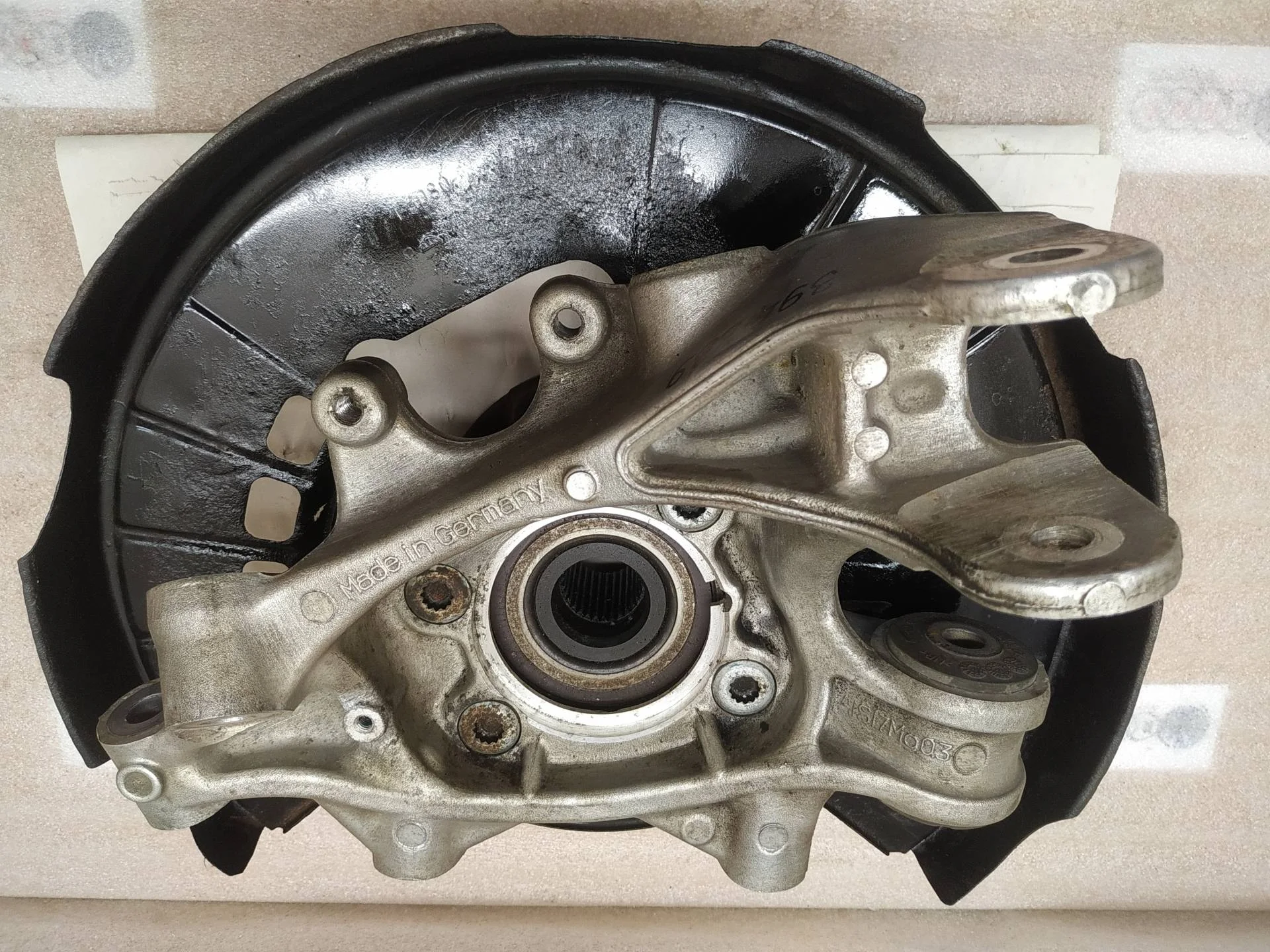 кулак задний правый Volkswagen Touareg 2 7P6 2012