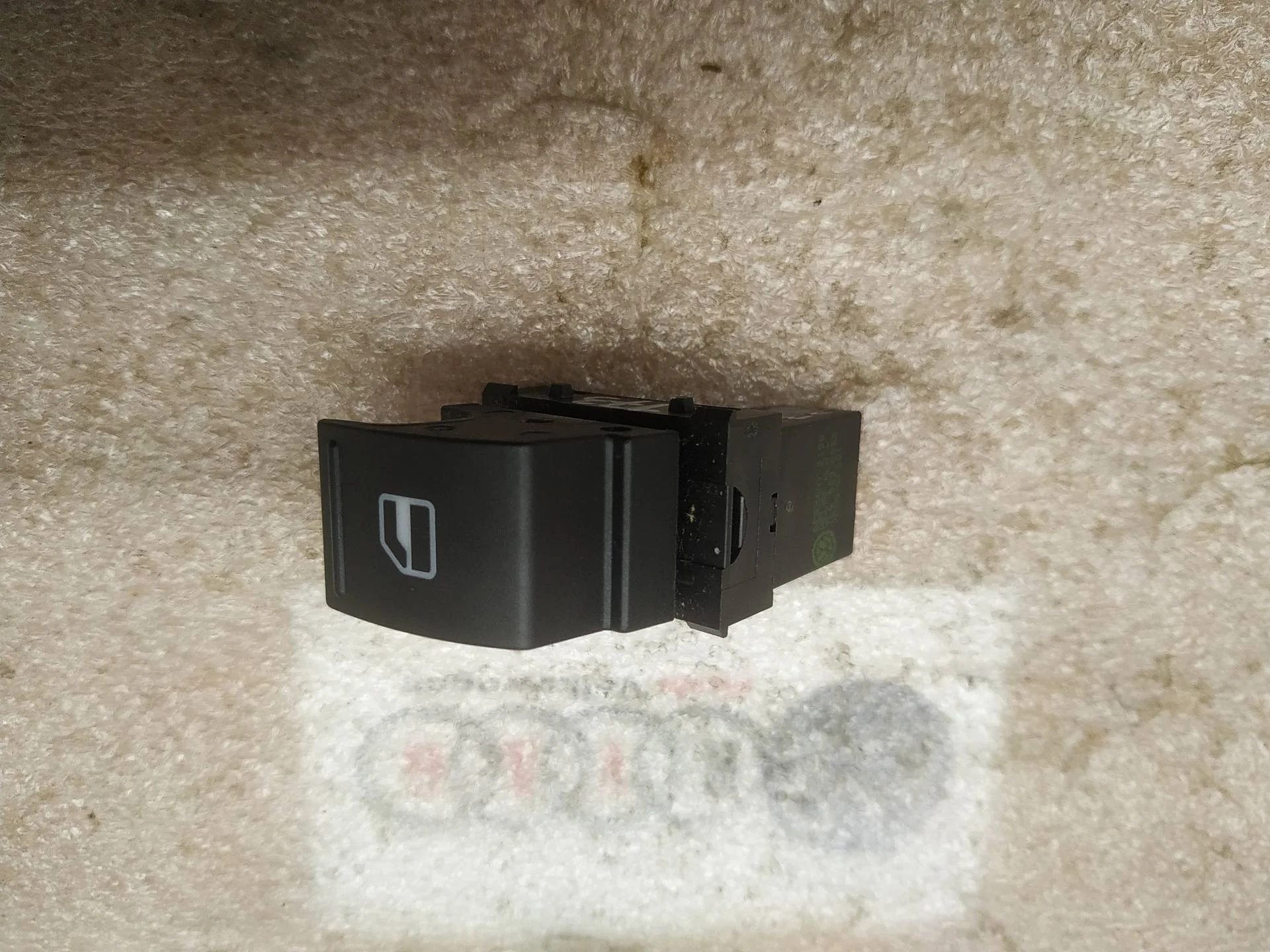 кнопка стеклоподъемника двери Volkswagen Tiguan