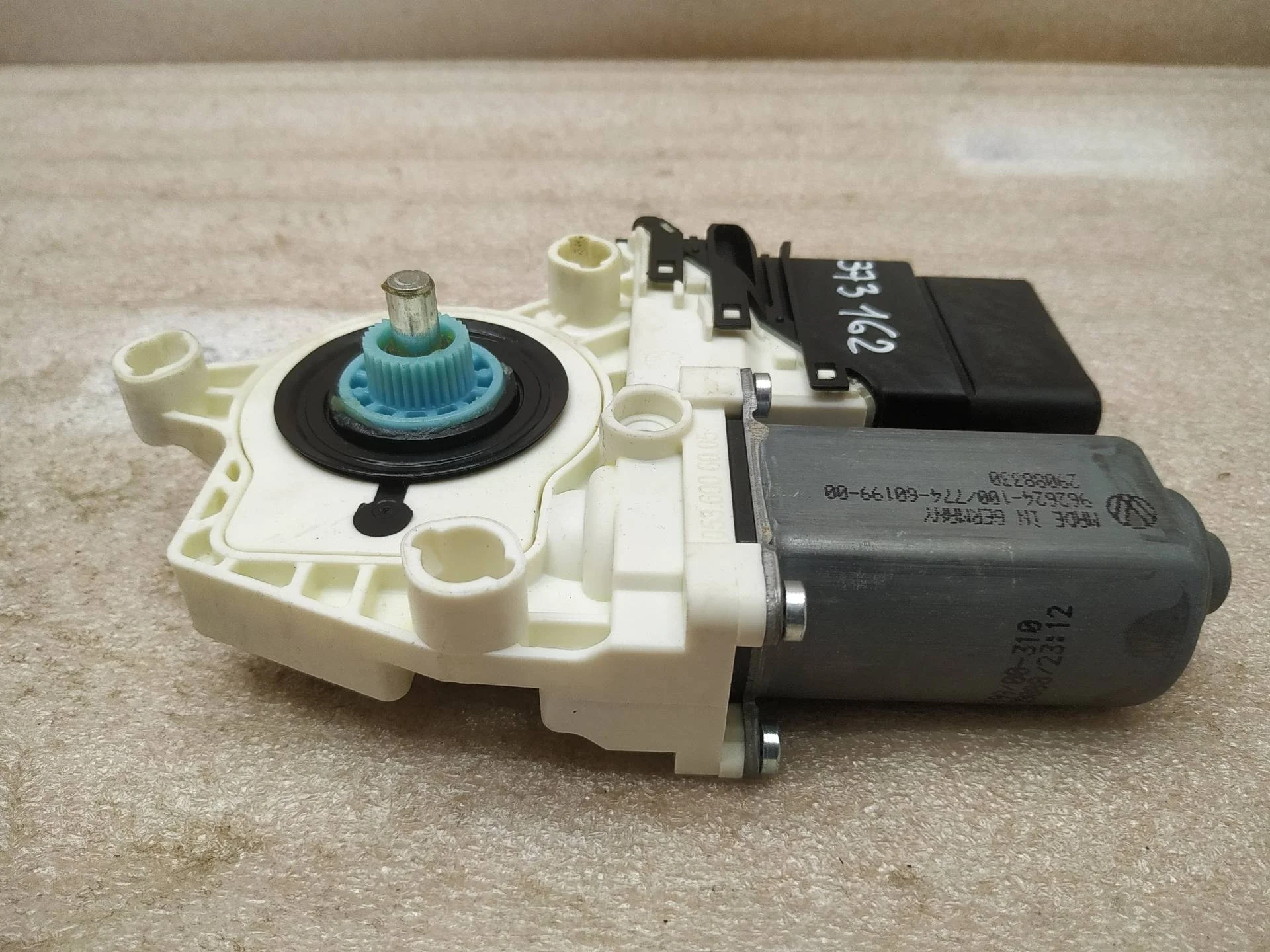 Моторчик стеклоподъемника двери Volkswagen Tiguan