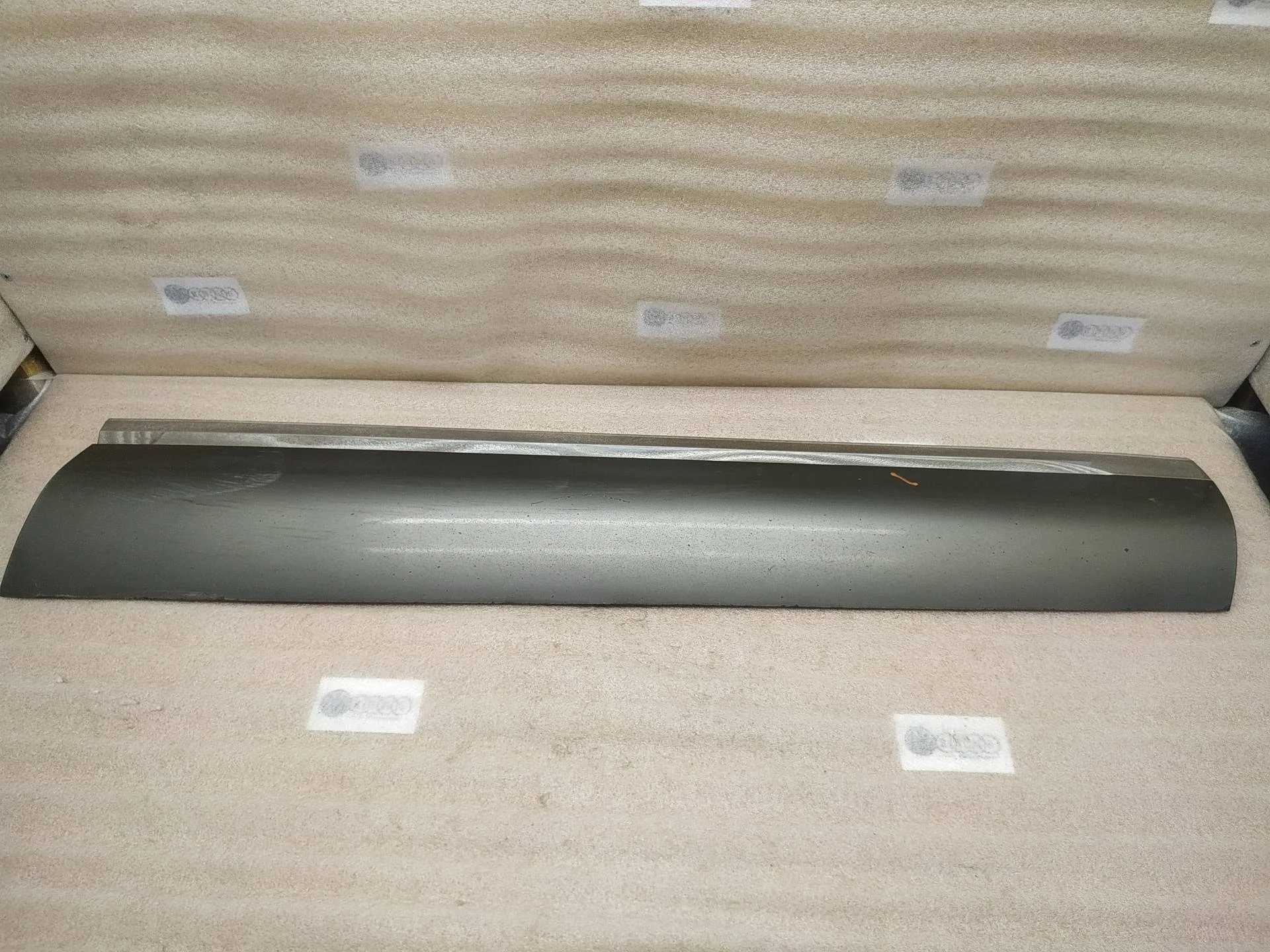 накладка двери передней правой Volkswagen Touareg 2 7P6 2011