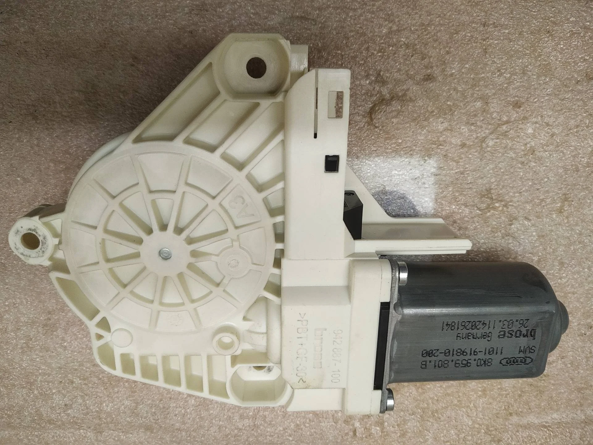 Моторчик стеклоподъемника двери Volkswagen Touareg 2 7P6 2011