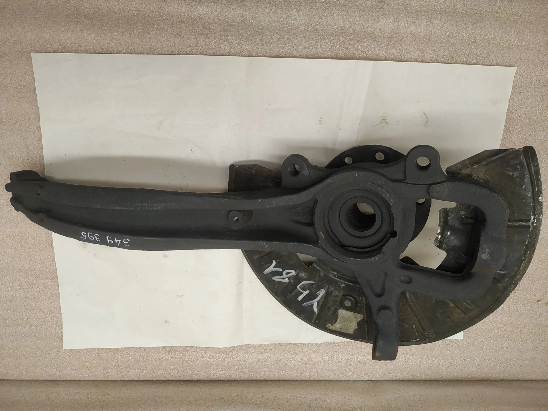 кулак передний левый Volkswagen Touareg 2 7P6 2012