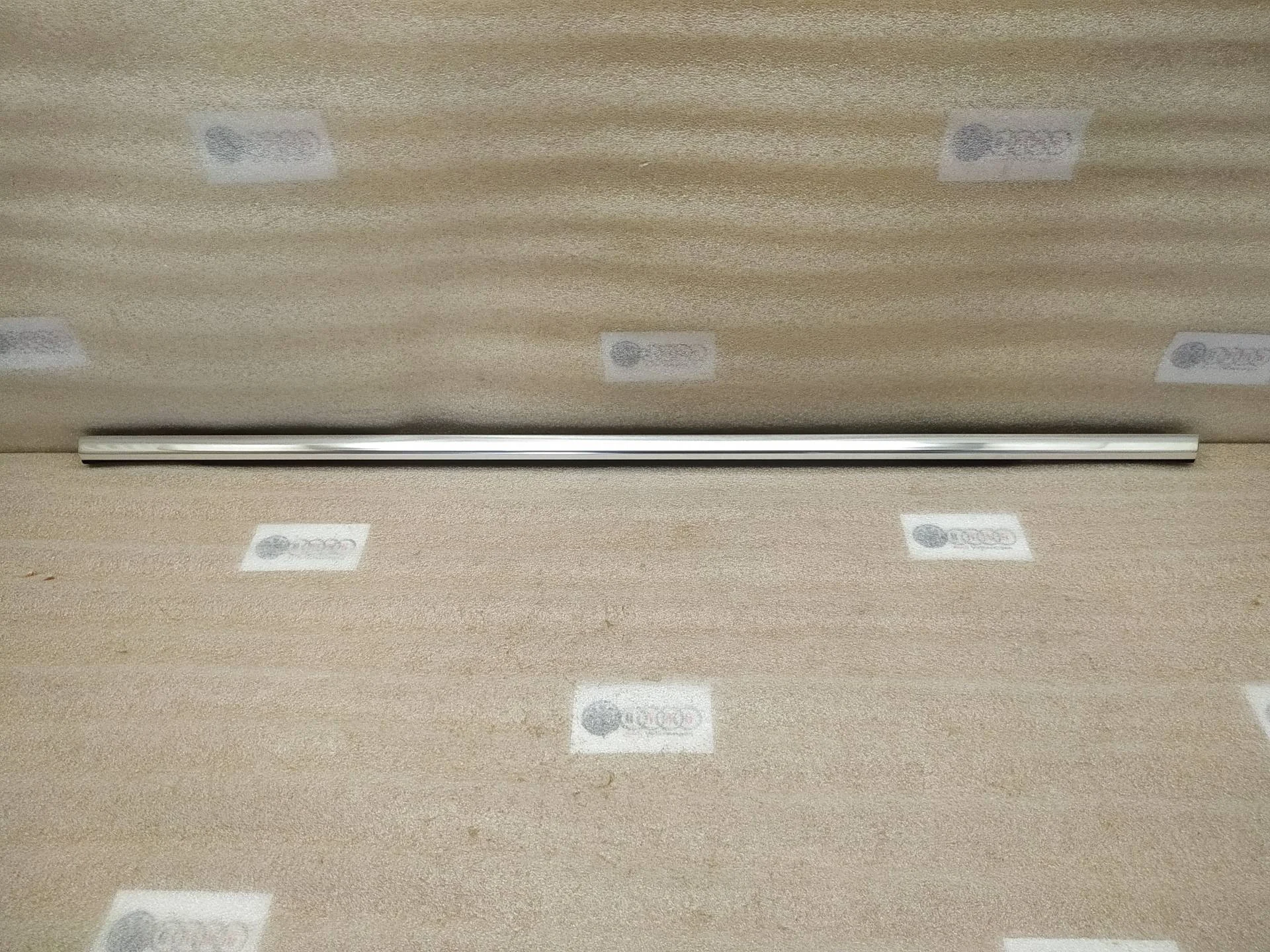 молдинг двери задней правой Volkswagen Touareg 2 7P6 2015