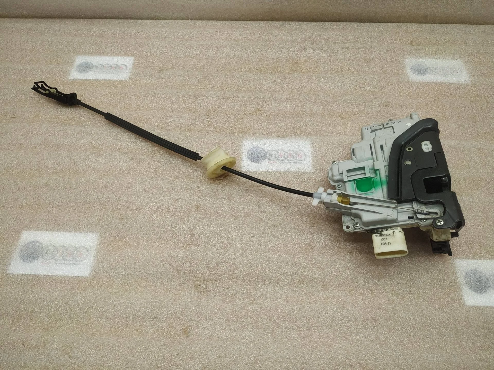 замок двери задней правой Volkswagen Touareg 2 7P6 2015