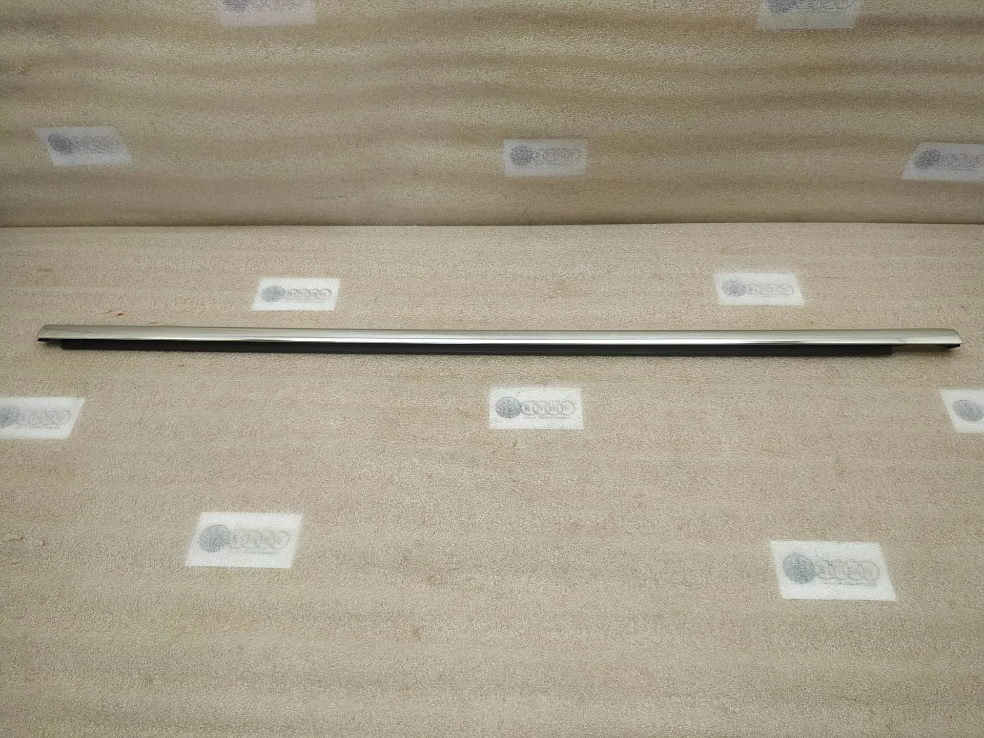 молдинг двери задней правой Volkswagen Touareg 2 7P6 2011