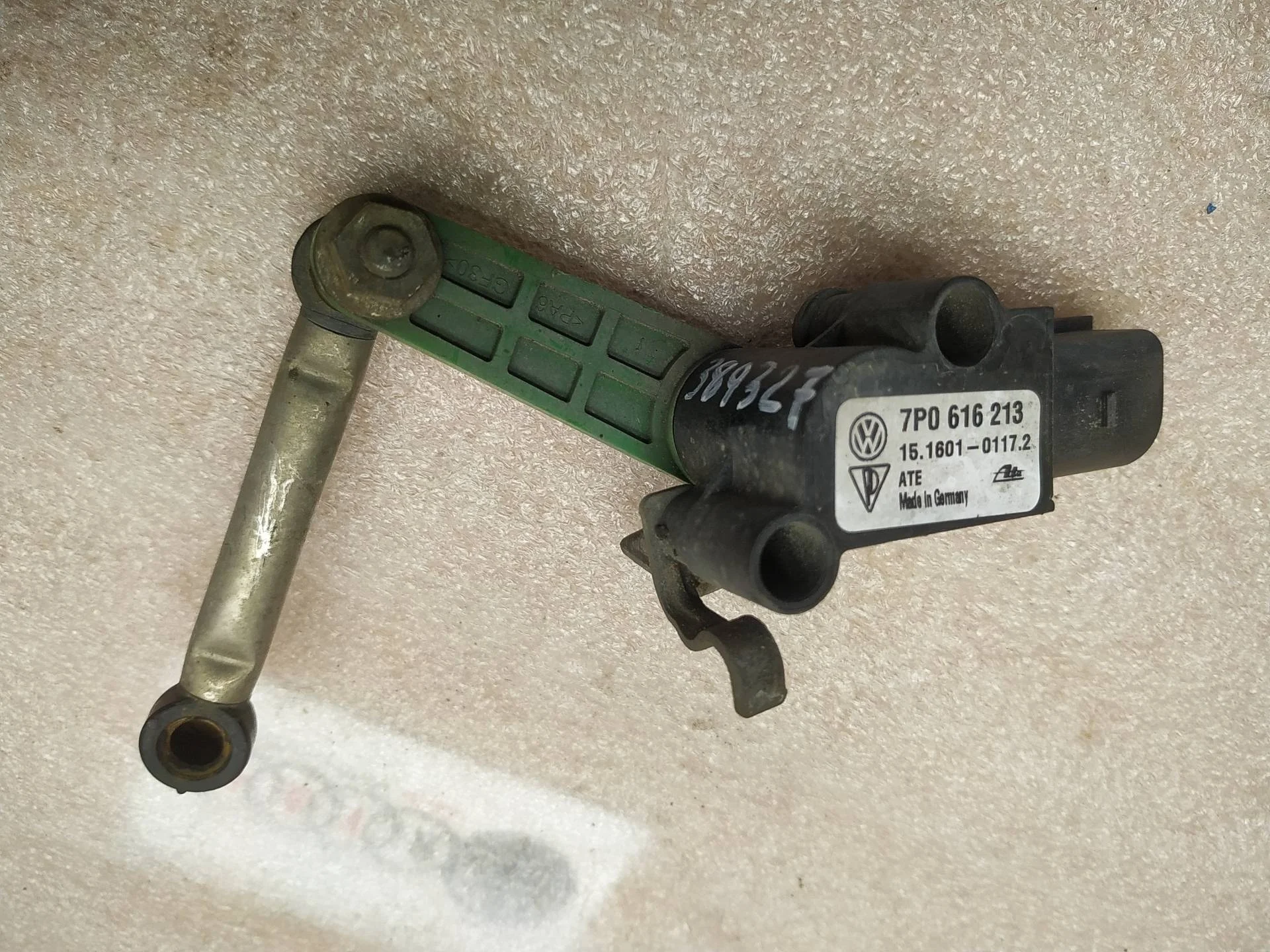 датчик дорожного просвета передний левый Volkswagen Touareg 2 7P6 2012