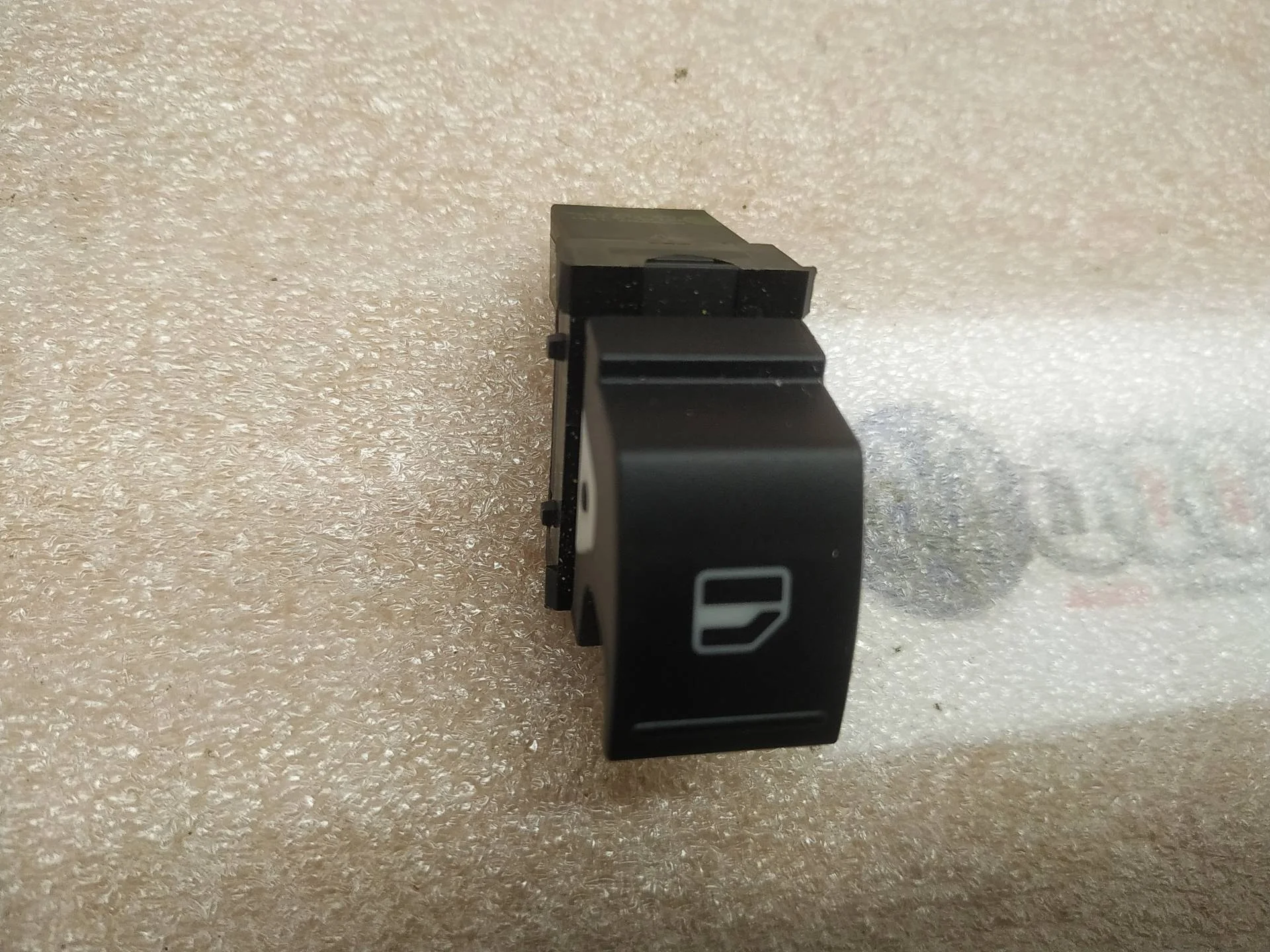 кнопка стеклоподъемника двери Volkswagen Touareg 2 7P6 2011