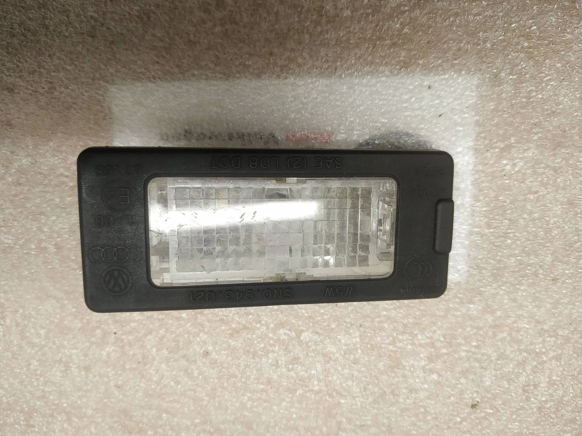 подсветка номера Volkswagen Touareg 2 7P6 2011