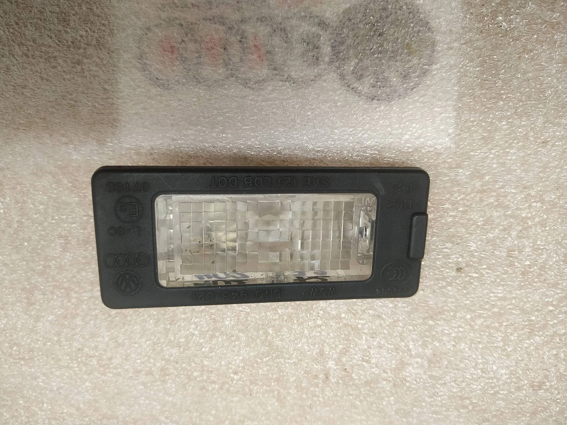 подсветка номера Volkswagen Touareg 2 7P6 2011