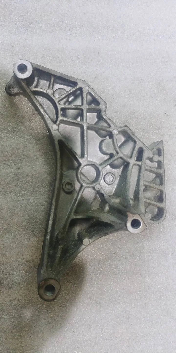 кронштейн двигателя правый Volkswagen Tiguan