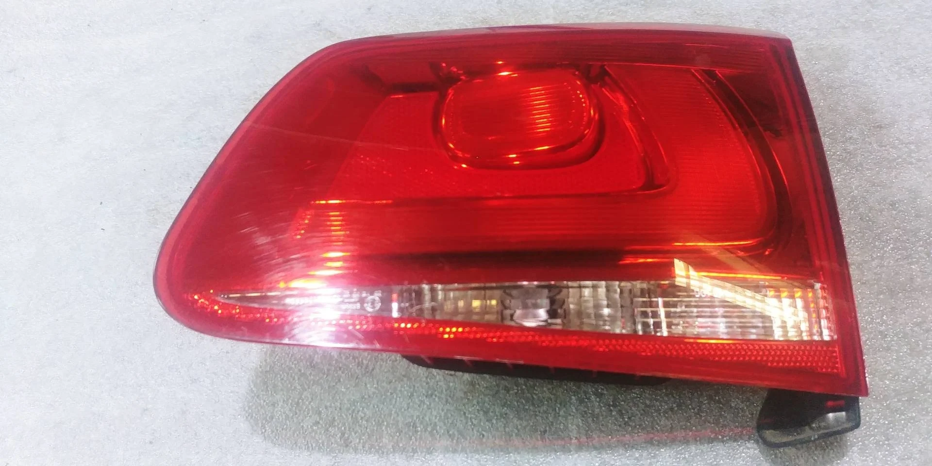 фонарь задний правый Volkswagen Touareg 2 7P6 2013