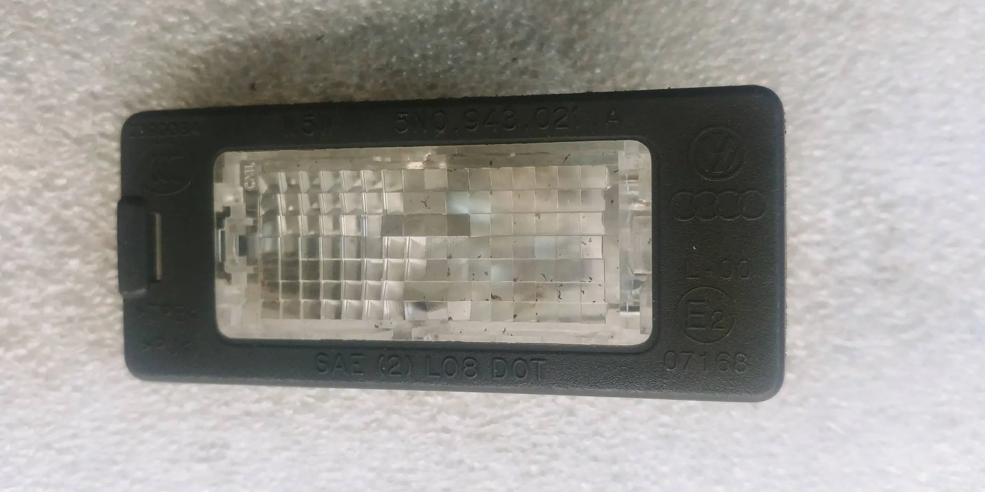 подсветка номера Volkswagen Touareg 2 7P6 2013