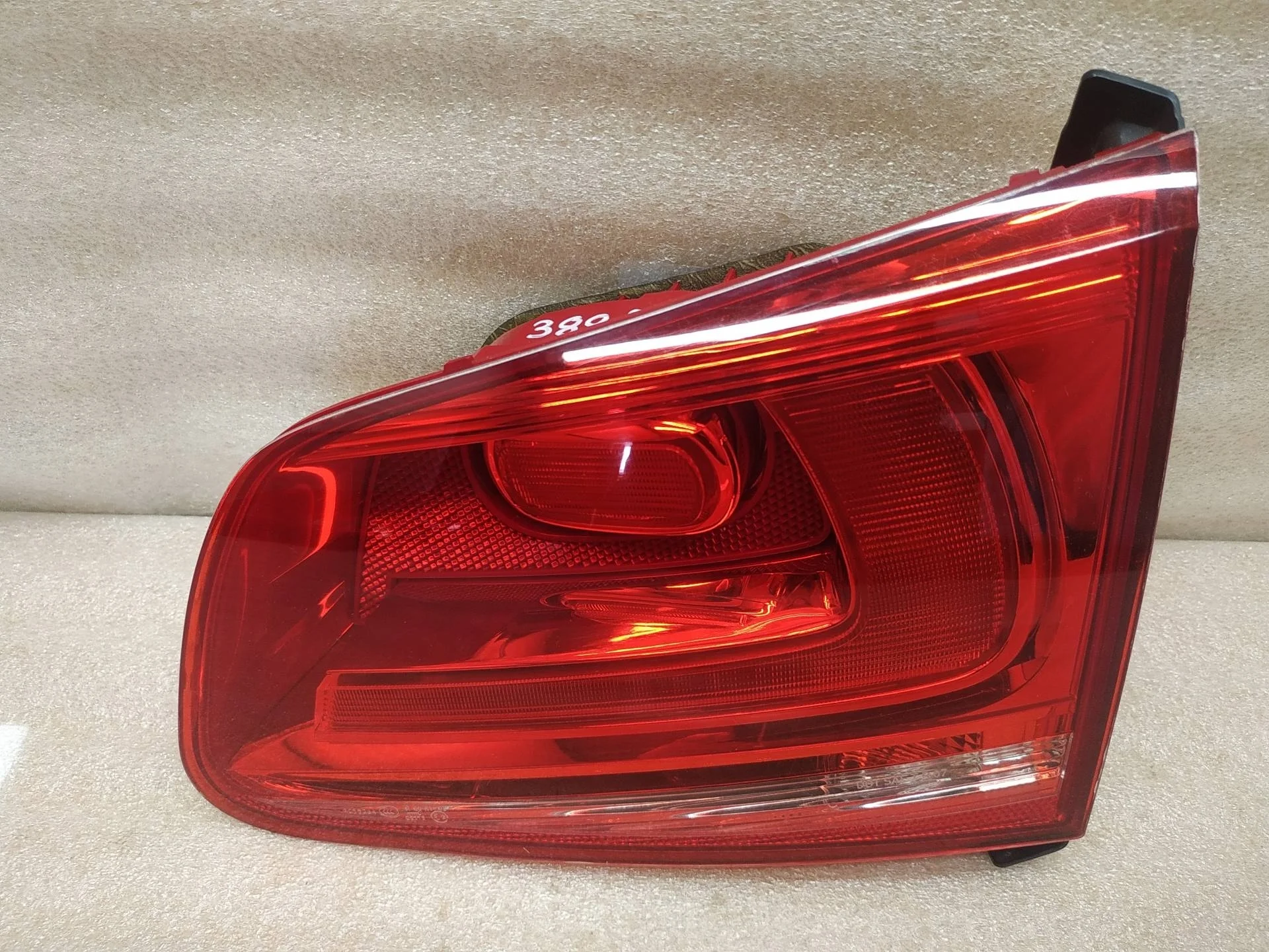 фонарь задний правый Volkswagen Touareg 2 7P6 2012