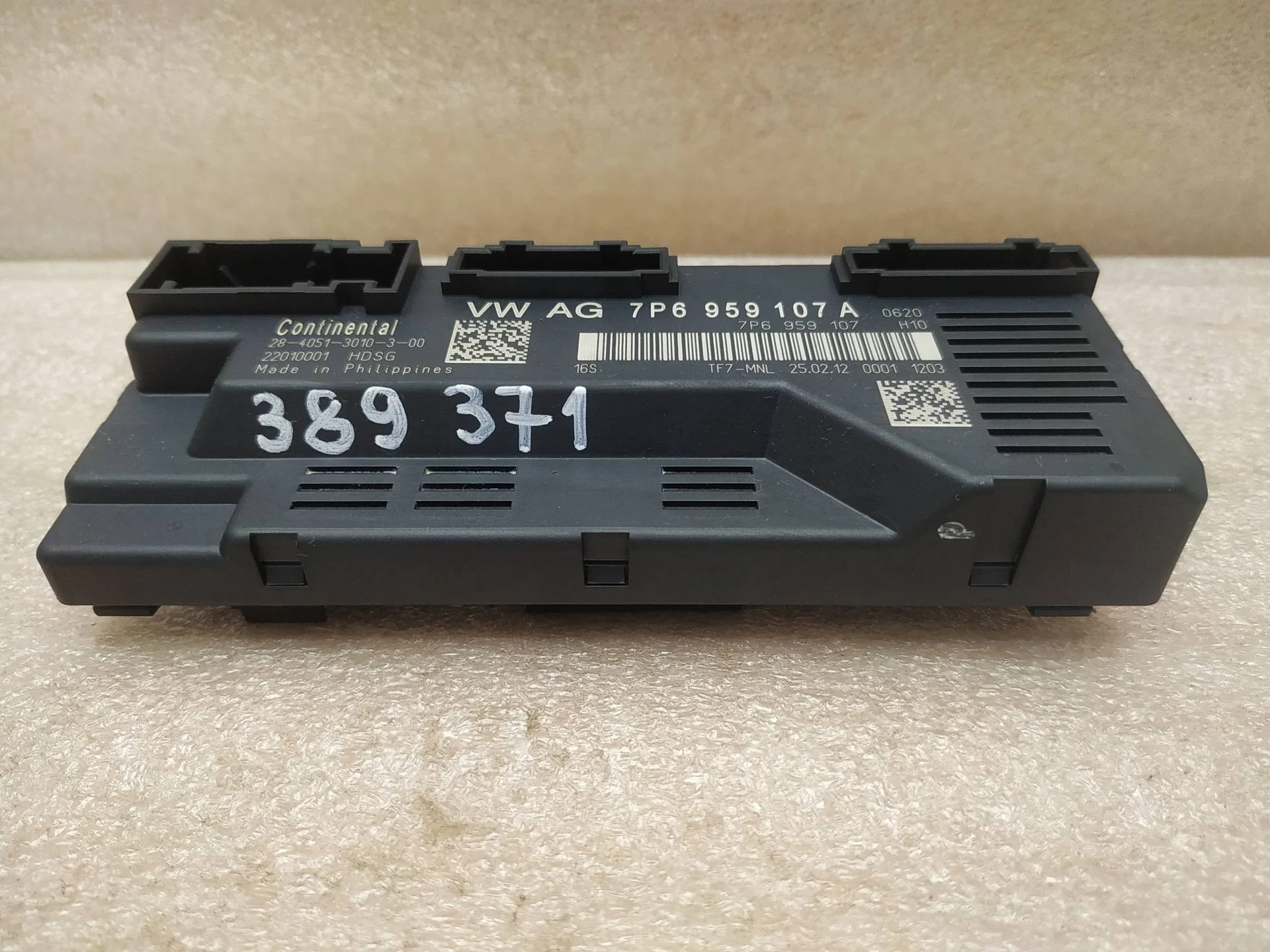 блок управления крышкой багажника Volkswagen Touareg 2 7P6 2012