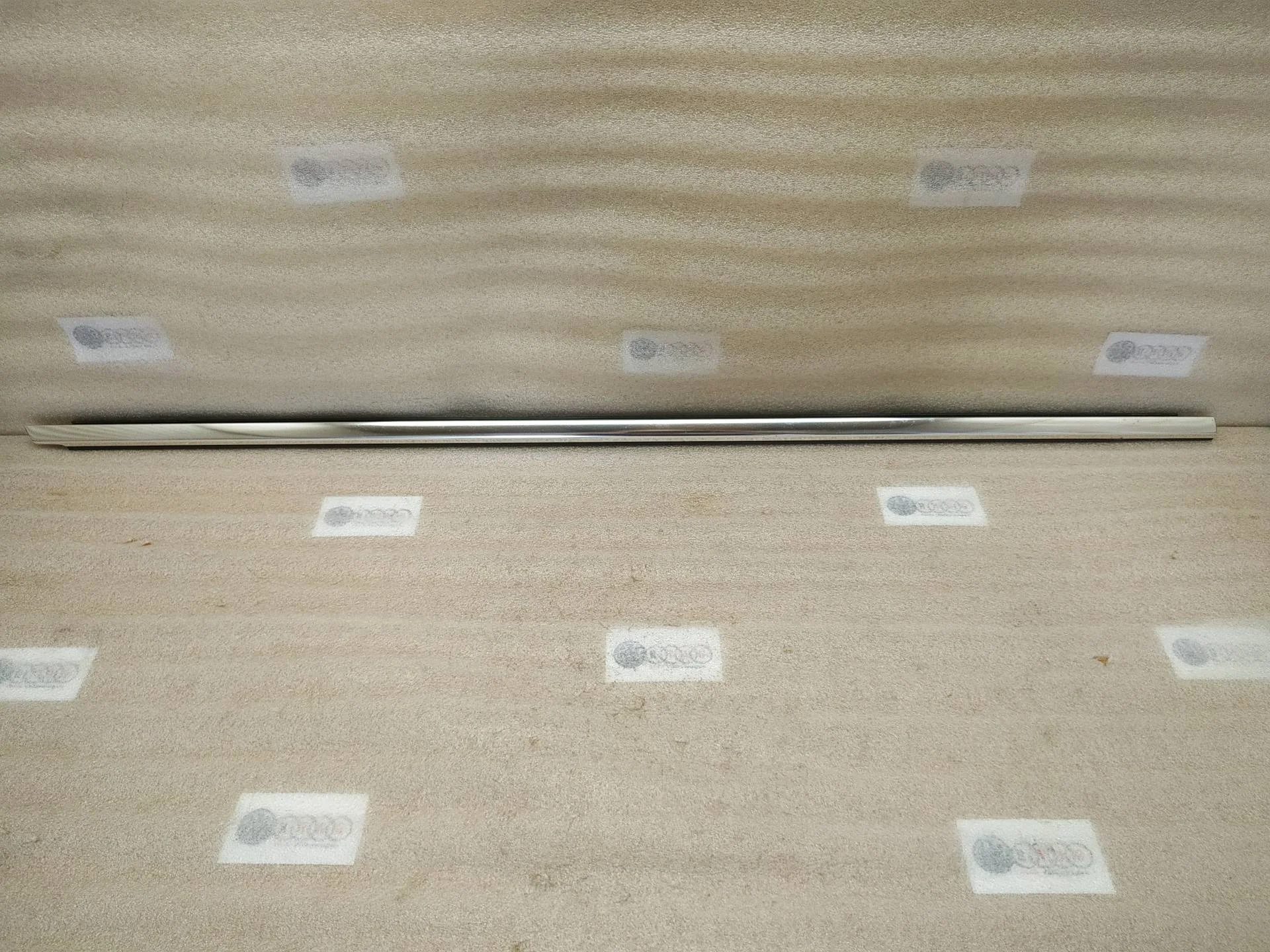 молдинг двери передней правой Volkswagen Touareg 2 7P6 2011