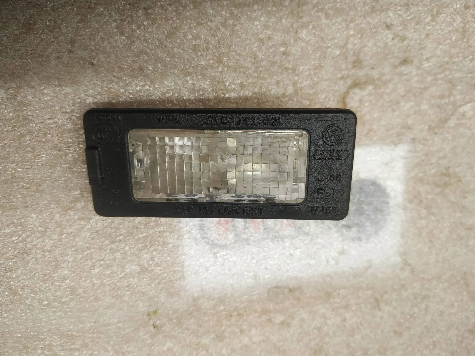 подсветка номера Volkswagen Touareg 2 7P6 2011