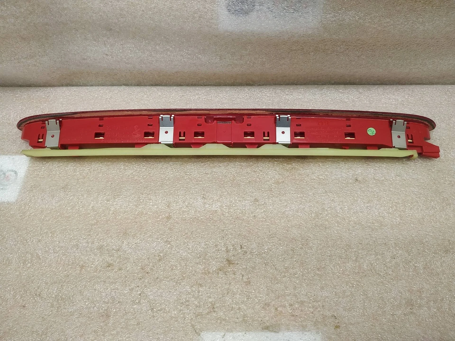 фонарь крышки багажника Volkswagen Touareg 2 7P6 2011