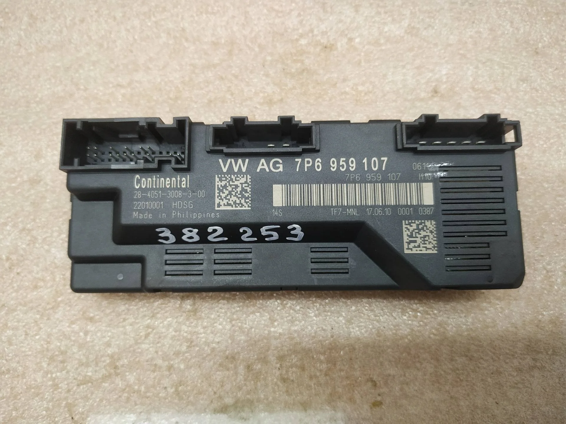 блок управления крышкой багажника Volkswagen Touareg 2 7P6 2011