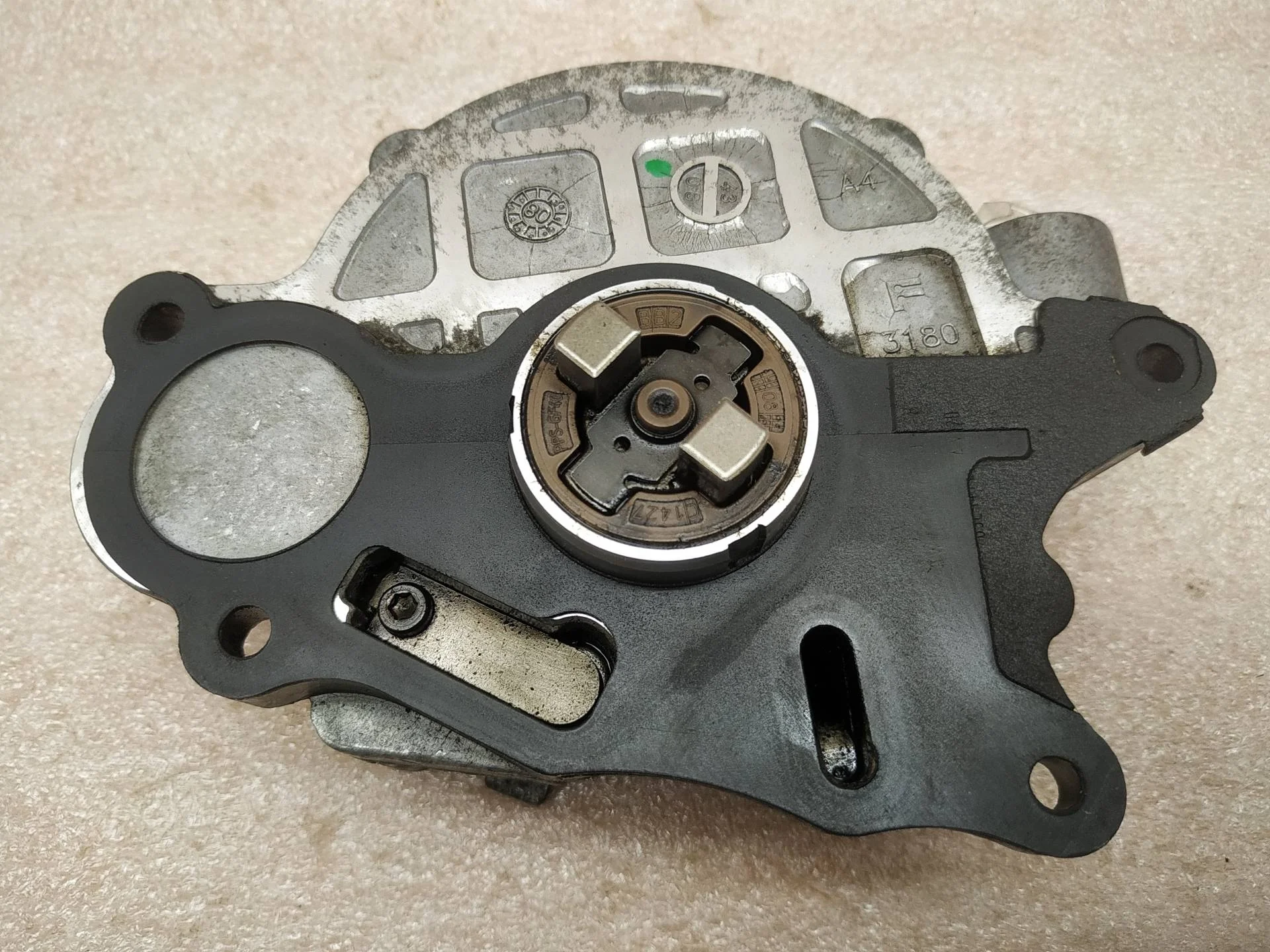 вакуумный насос Audi Q5 8R 8R 2009