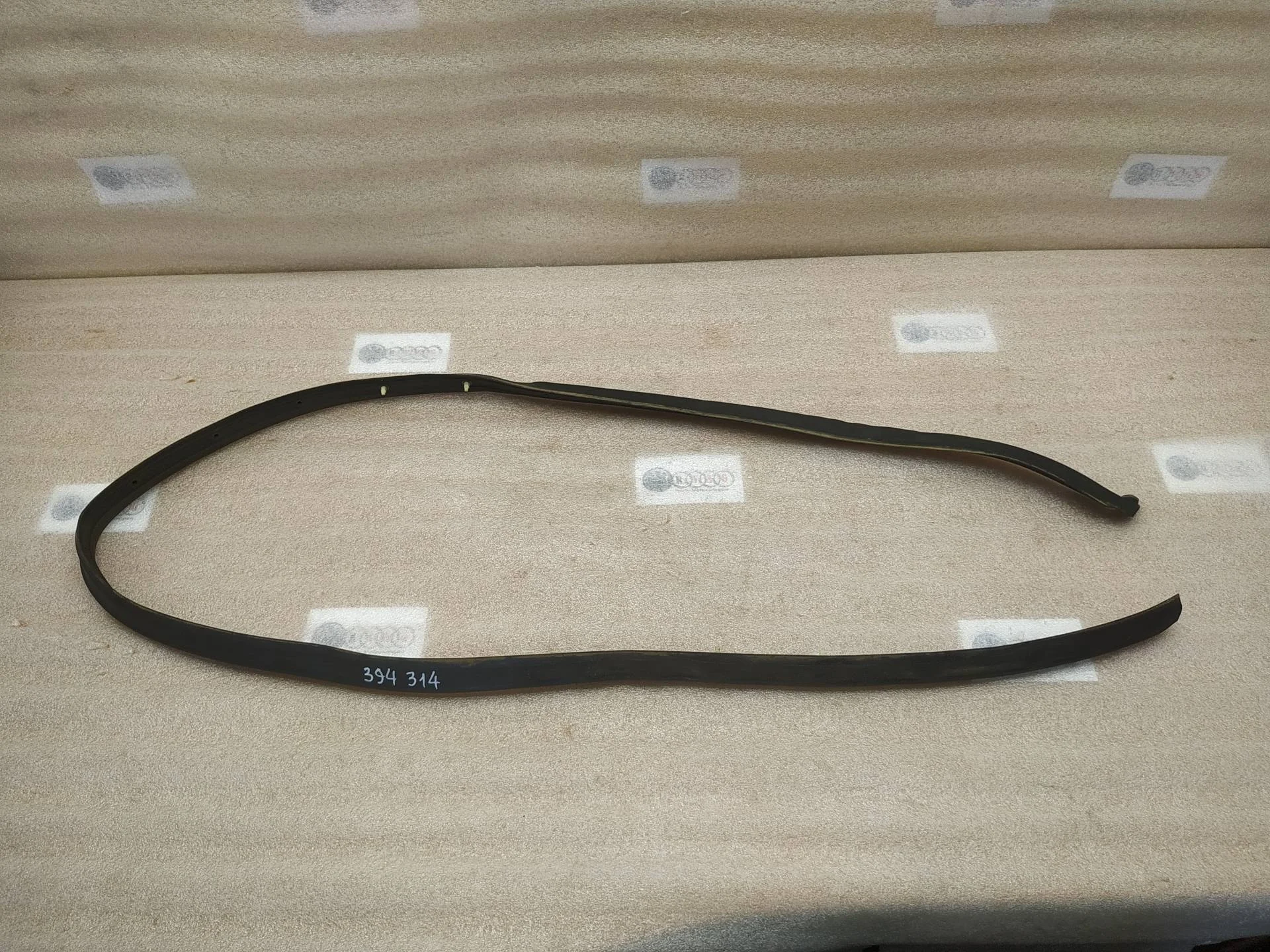 уплотнитель дверного проема передний левый Volkswagen Touareg 2 7P6 2012